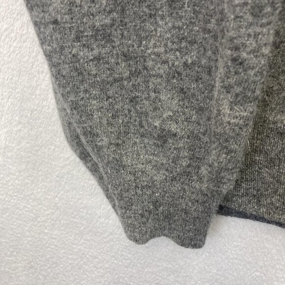 Arandu Wool V-Neck Sweater Mens Large Gray Pullover Soft Knit Preppy Old Money - Picture 9 of 16